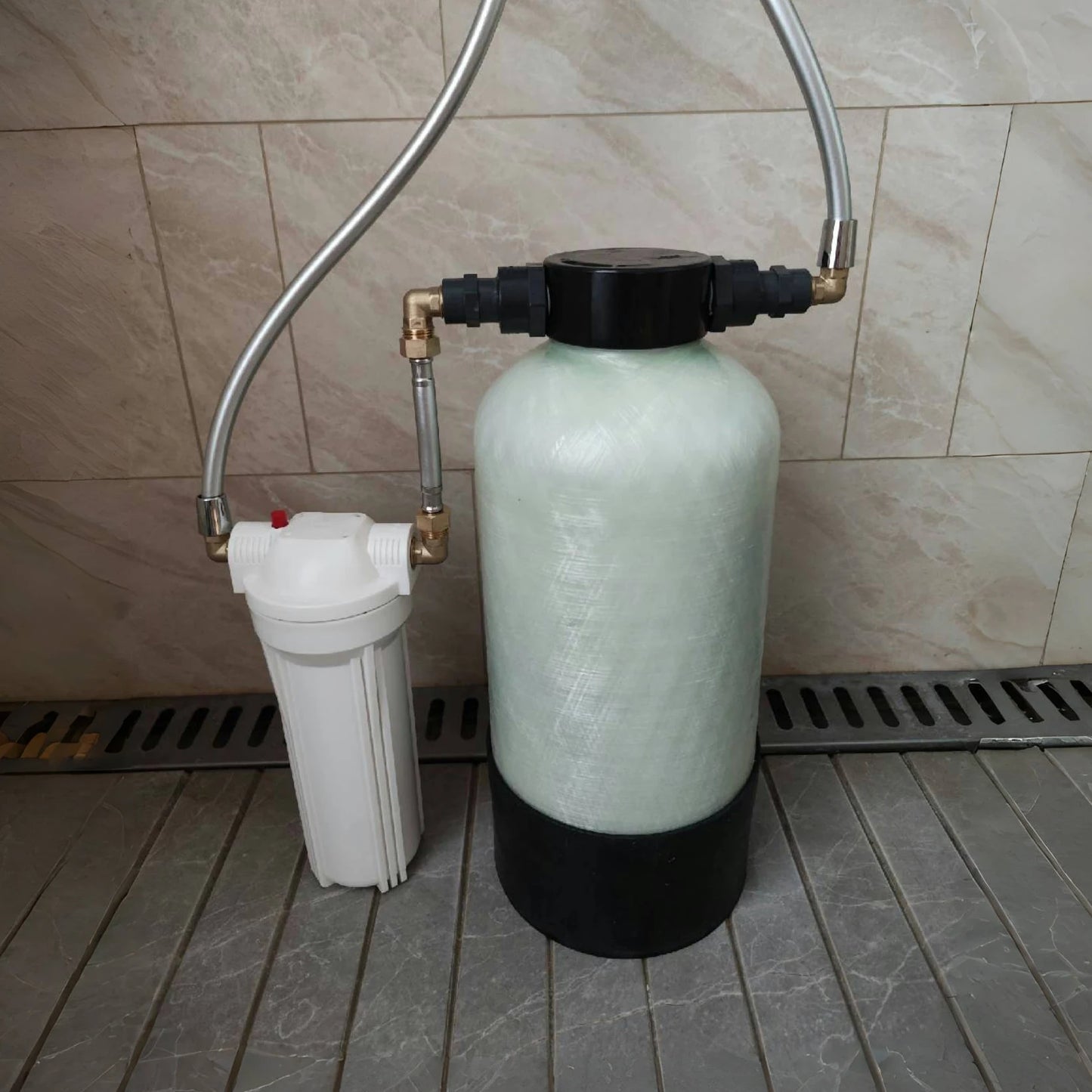 Detailed usage scenario images of the shower softener system